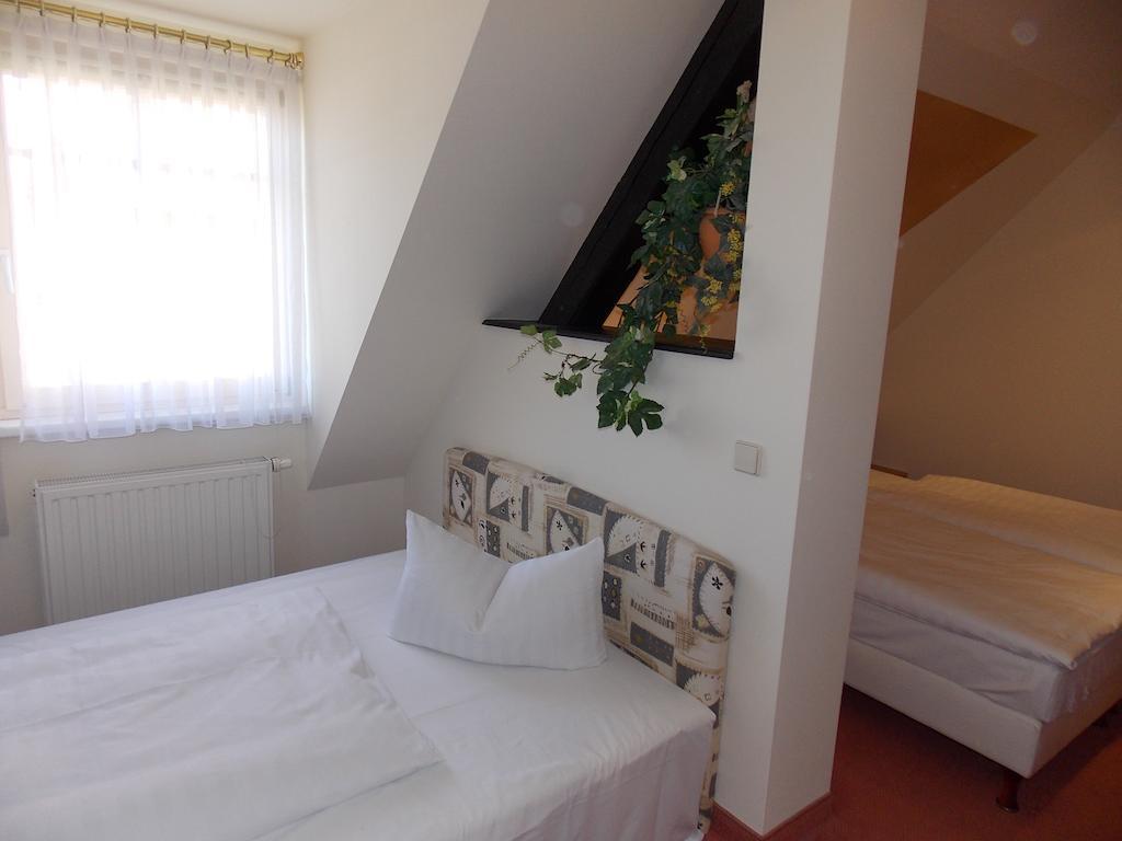 Klipphausen Gasthof Und Landhotel Zur Ausspanne חדר תמונה